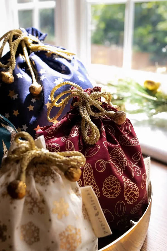 Wiederverwendbare Geschenkbeutel mit Kordelzug Weihnachtsserie Small