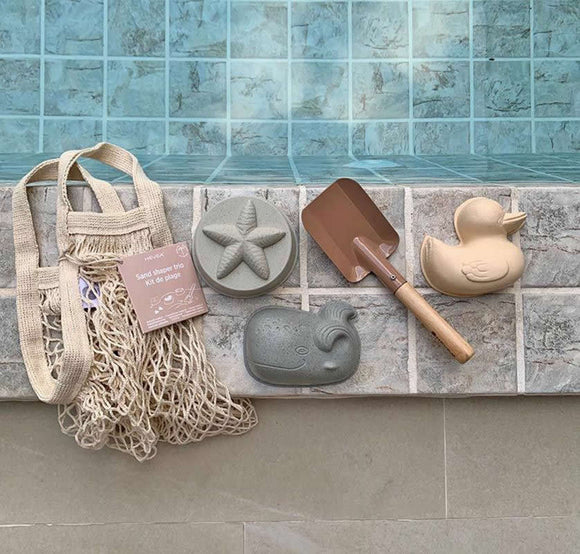 Hevea Sandförmchen-Set mit Schaufel im Tragenetz